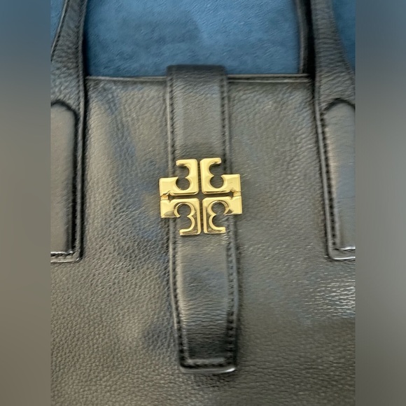 Tory Burch Meyer Plaque Pebbled Leather Tote Bag in black - Picture 13 of 15